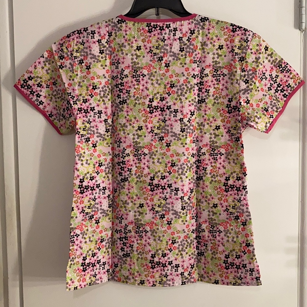 Scrub top - Picture 4 of 5